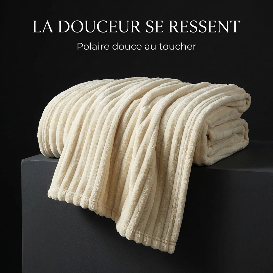 Couverture polaire crème et sa texture douce